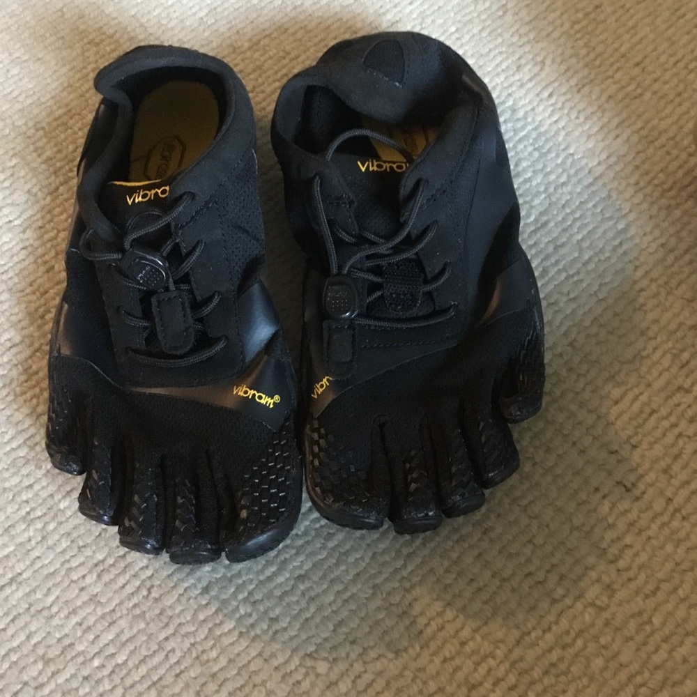 Vibram FiveFingers Black Toe Shoes